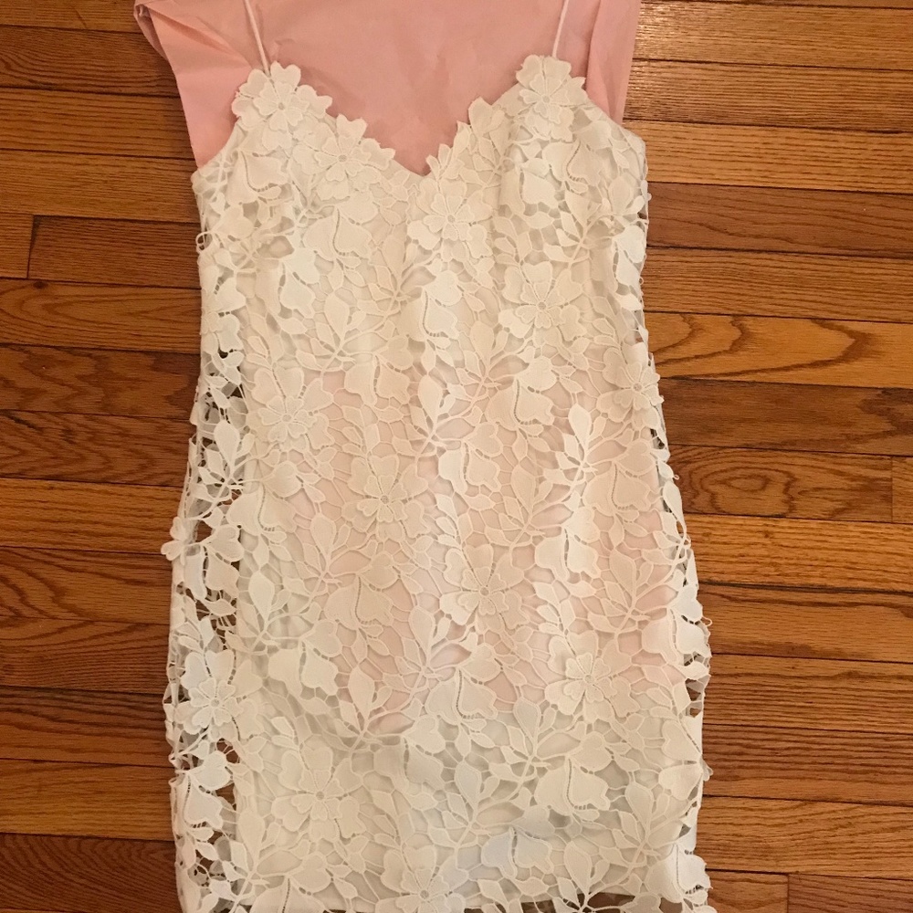 Vera Wang Short White Lace Dress w/Nude Underlay